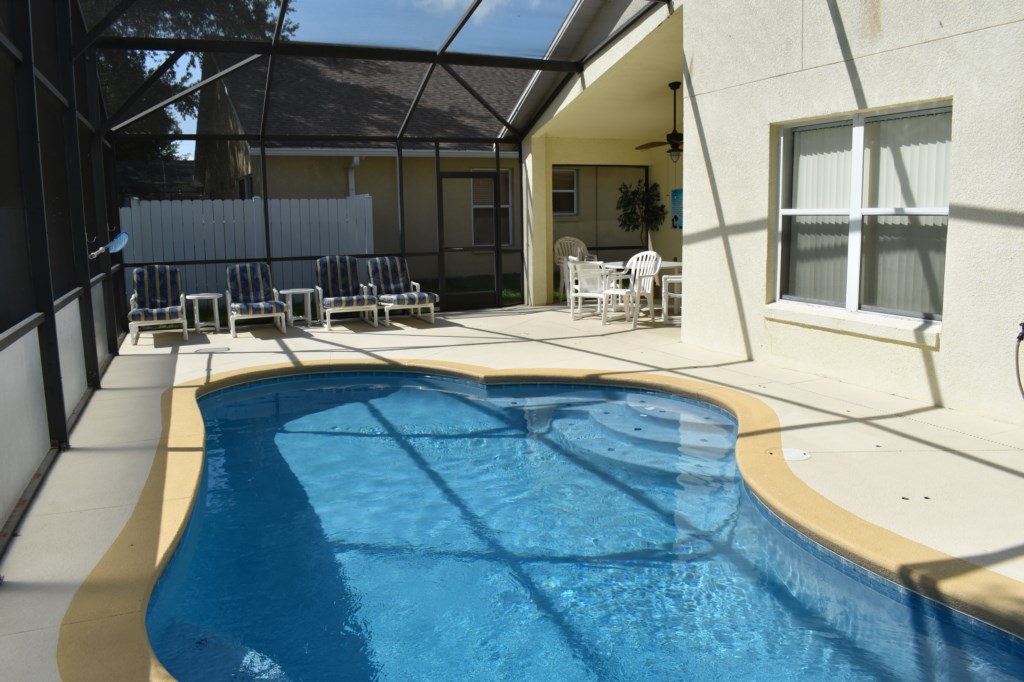 4 bedrooms / 3 bathrooms, sleeps 8 - Image 2