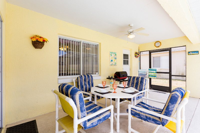4 bedrooms / 2 bathrooms, sleeps 8 - Image 3