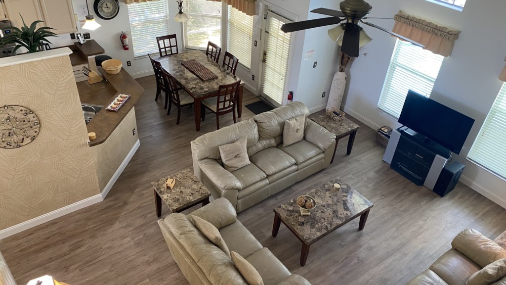 4 bedrooms / 3.5 bathrooms, sleeps 8 - Image 3