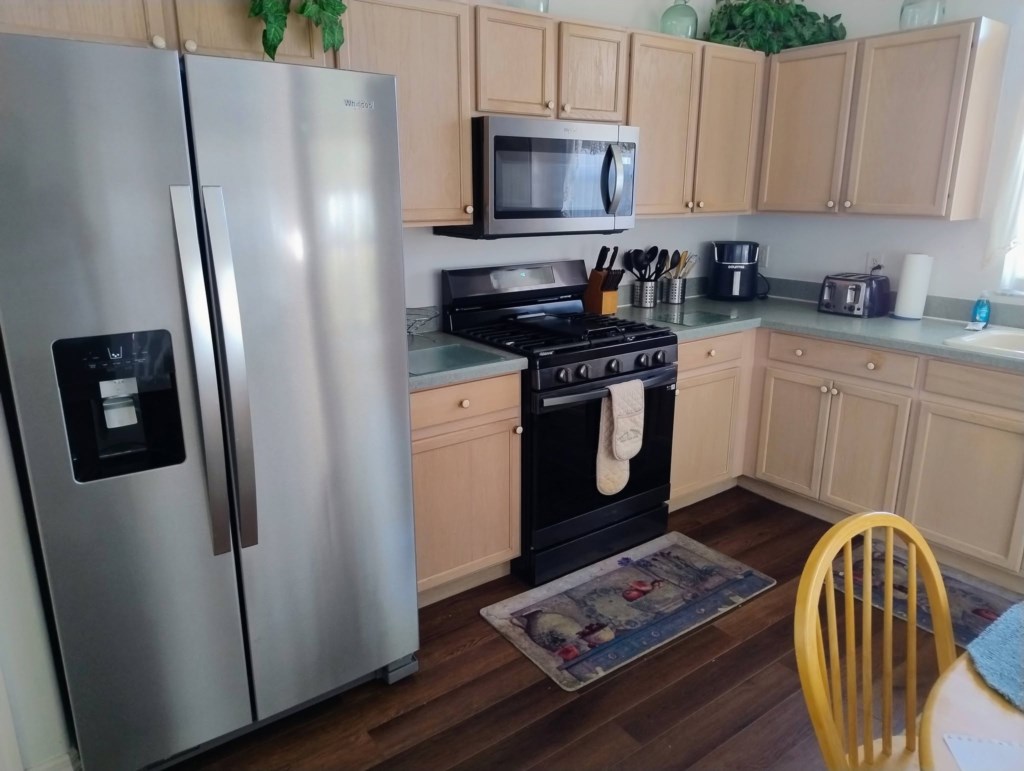 4 bedrooms / 3 bathrooms, sleeps 10 - Image 5