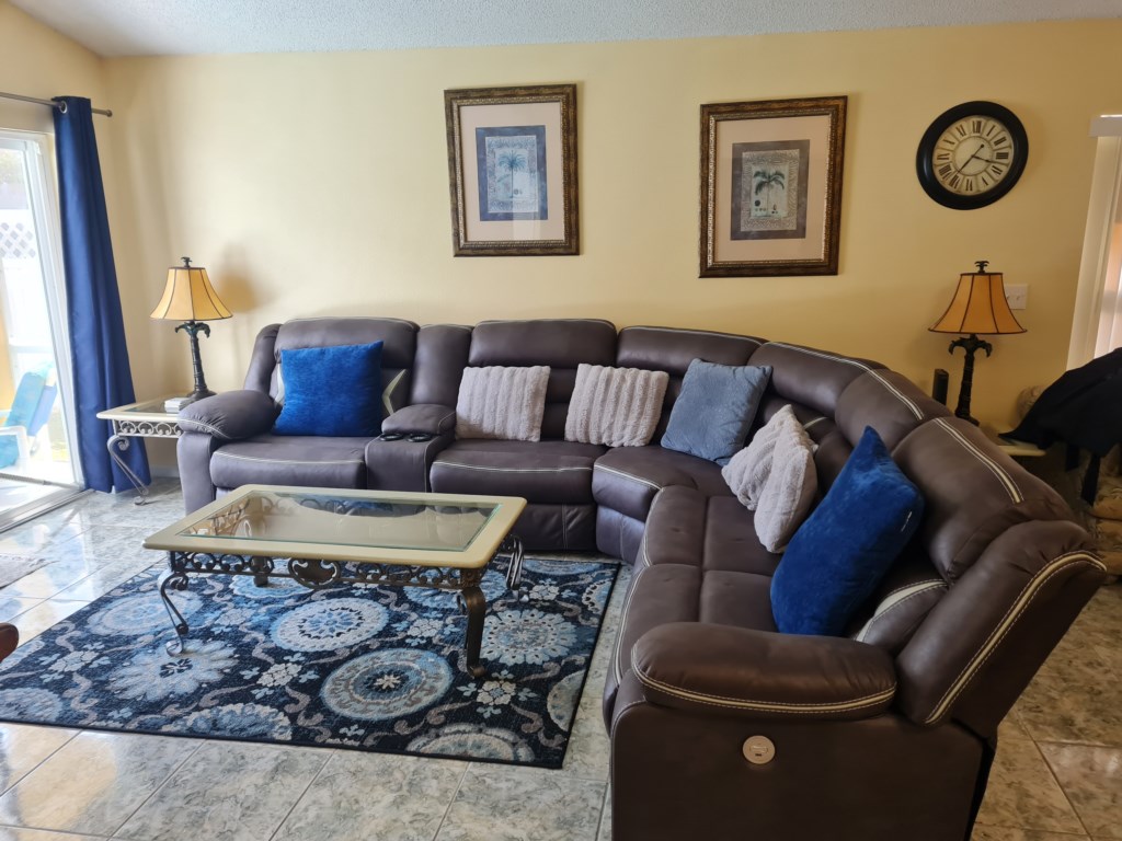 4 bedrooms / 2 bathrooms, sleeps 10 - Image 3