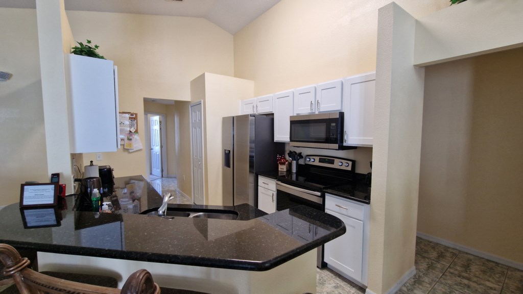 4 bedrooms / 2 bathrooms, sleeps 10 - Image 4