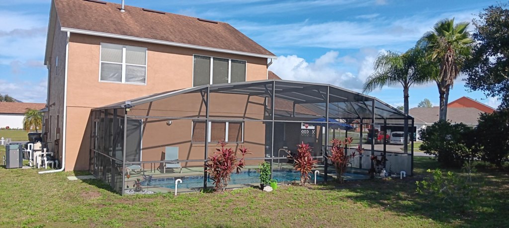 4 bedrooms / 2.5 bathrooms, sleeps 8 - Main Image
