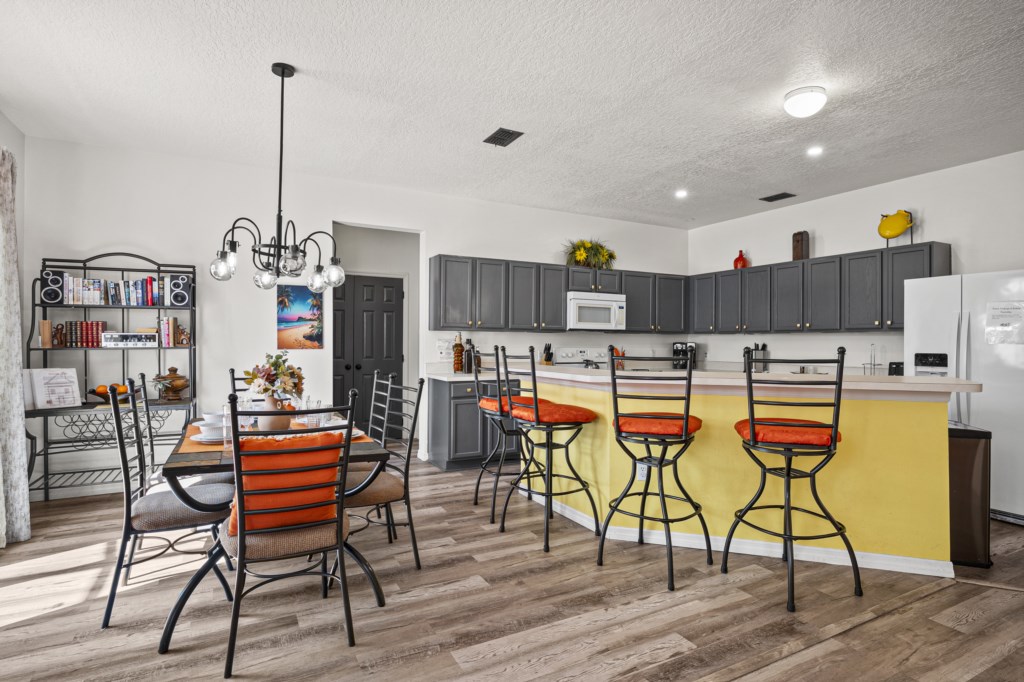 4 bedrooms / 3.5 bathrooms, sleeps 10 - Image 5