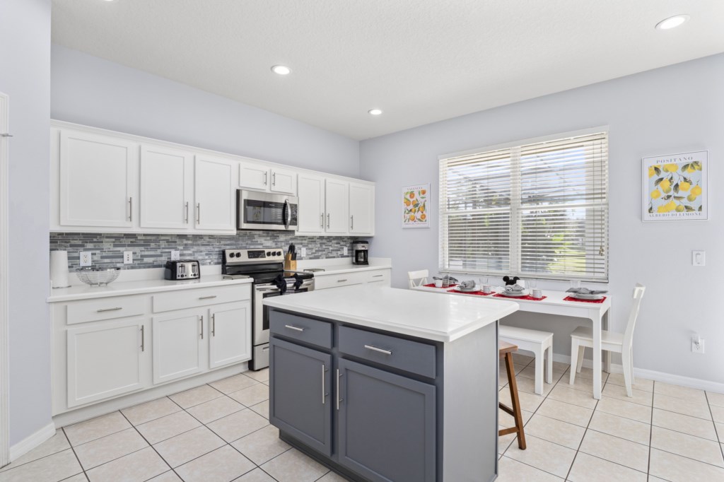 5 bedrooms / 4 bathrooms, sleeps 10 - Image 3