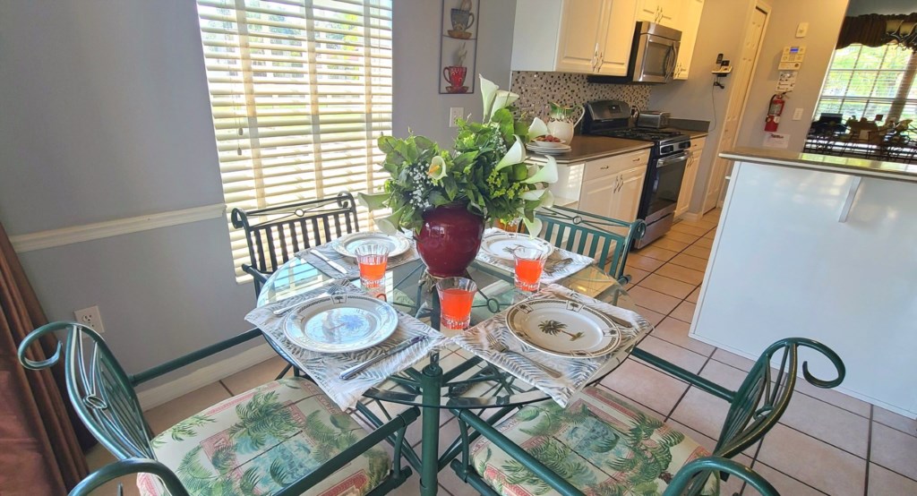 4 bedrooms / 2.5 bathrooms, sleeps 8 - Image 5
