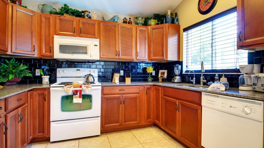 4 bedrooms / 2 bathrooms, sleeps 8 - Image 4