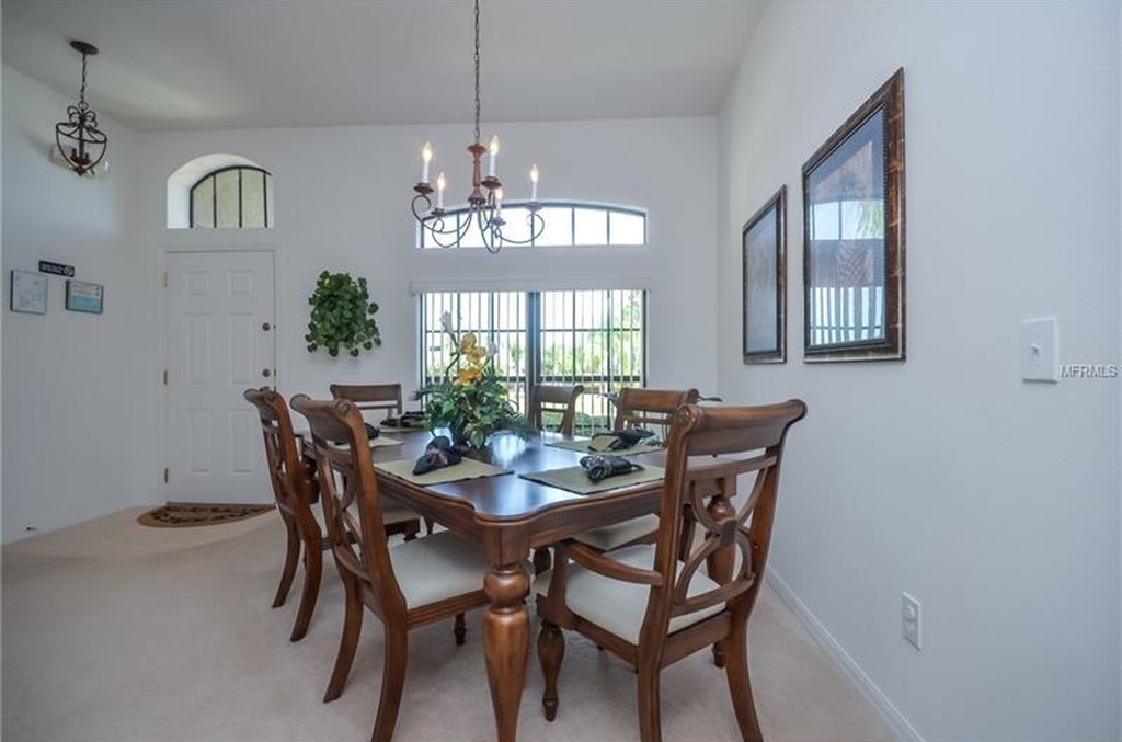 5 bedrooms / 5 bathrooms, sleeps 10 - Image 4