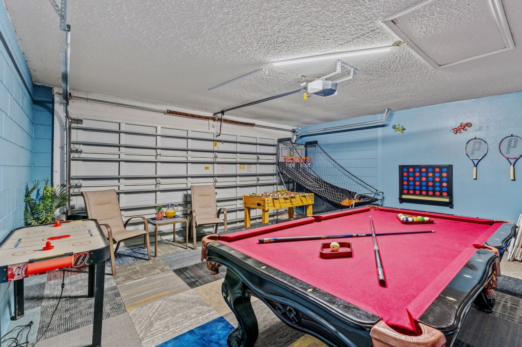 4 bedrooms / 3 bathrooms, sleeps 8 - Image 2