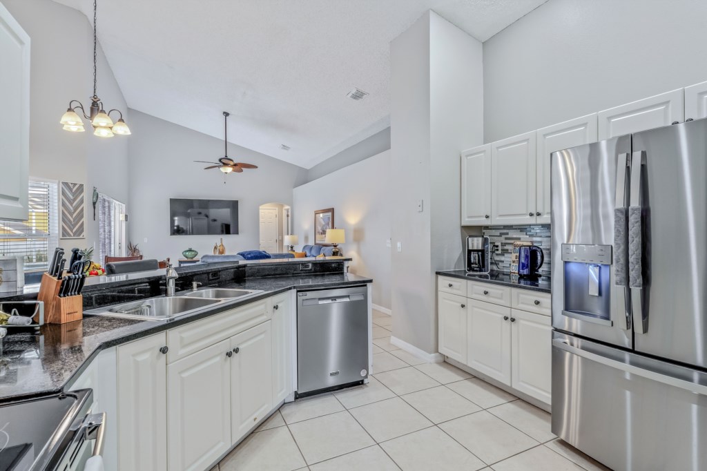 4 bedrooms / 3 bathrooms, sleeps 8 - Image 5