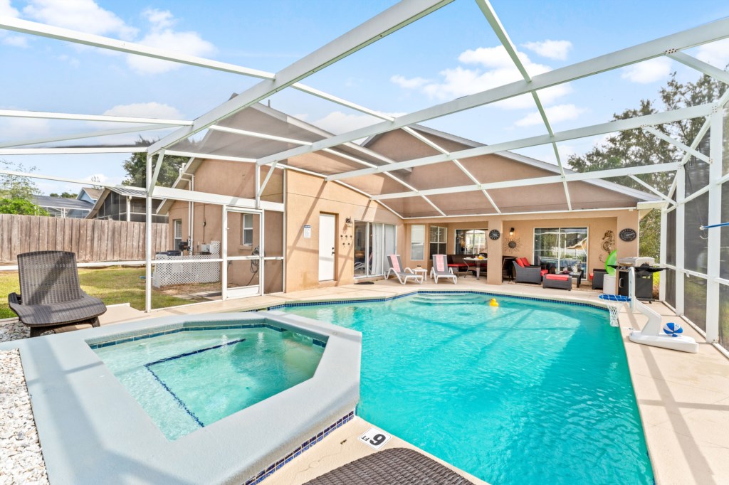 4 bedrooms / 3 bathrooms, sleeps 8 - Main Image