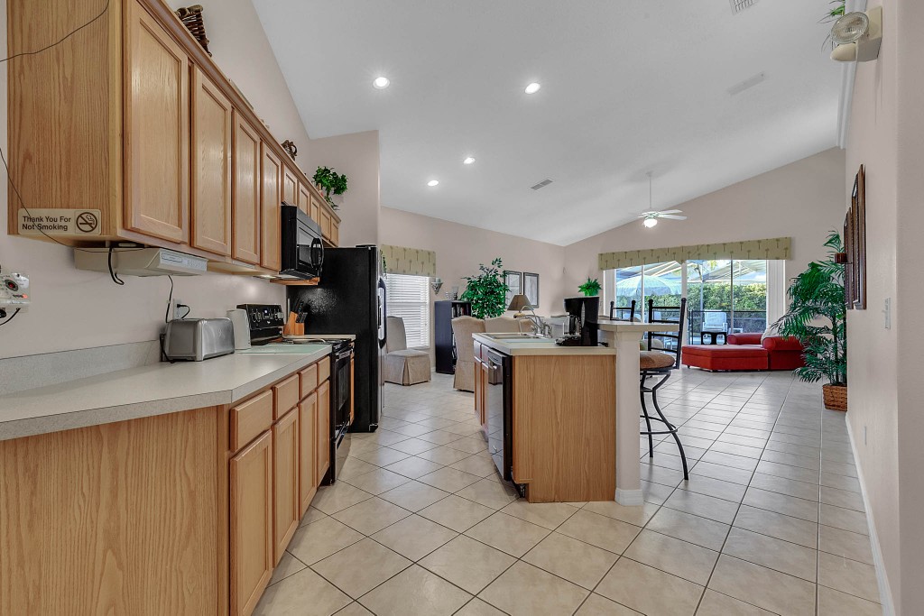 4 bedrooms / 3.5 bathrooms, sleeps 8 - Image 3