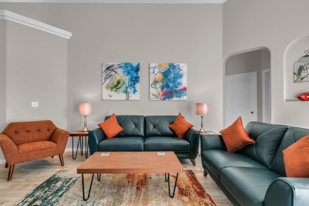 4 bedrooms / 2.5 bathrooms, sleeps 8 - Image 2
