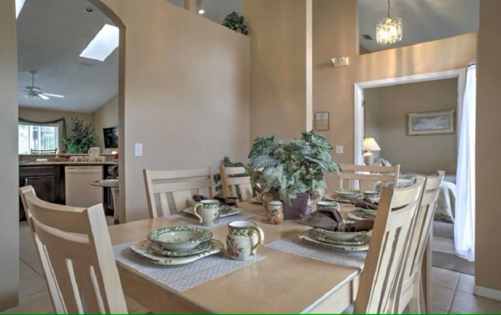4 bedrooms / 2 bathrooms, sleeps 8 - Image 4
