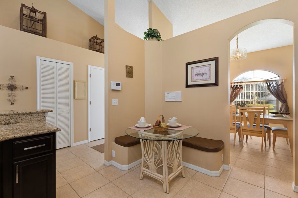 4 bedrooms / 2 bathrooms, sleeps 8 - Image 5