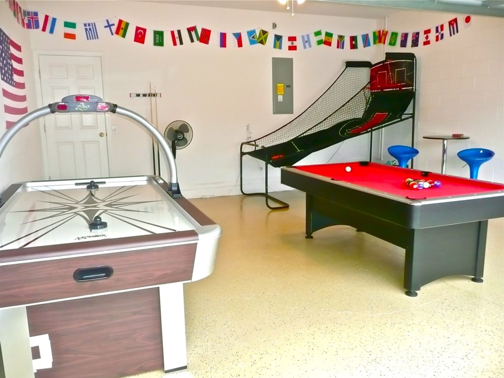 5 bedrooms / 4.5 bathrooms, sleeps 10 - Image 3