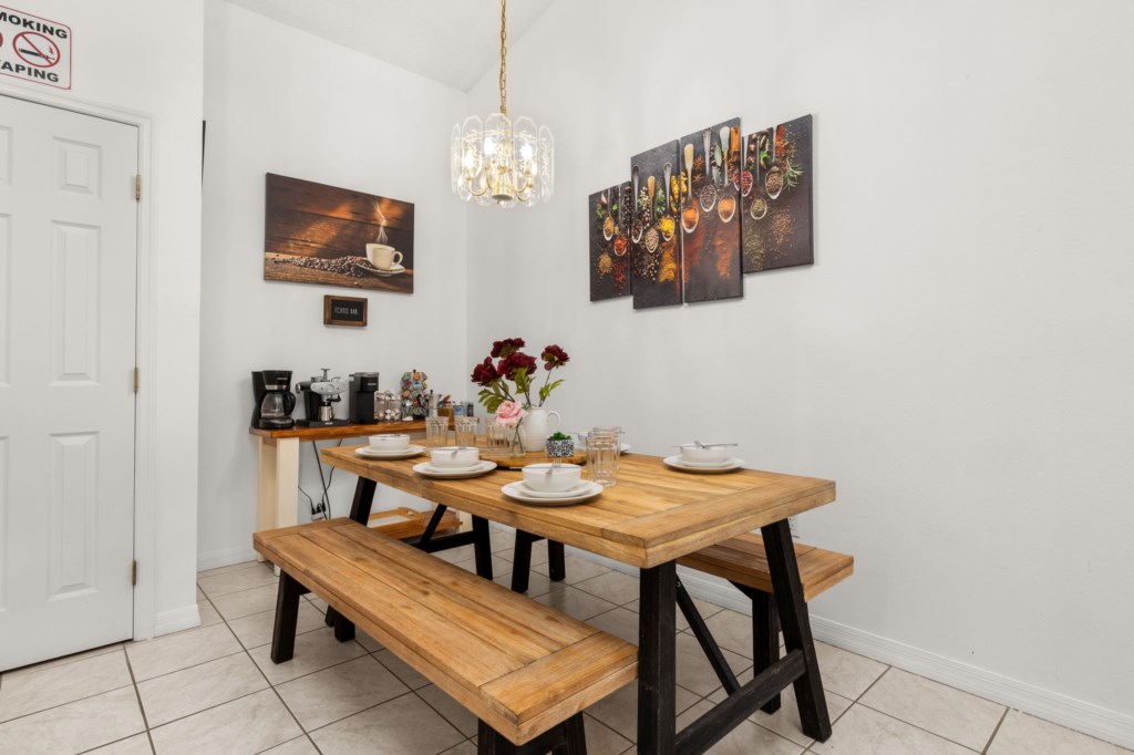 4 bedrooms / 3 bathrooms, sleeps 10 - Image 4